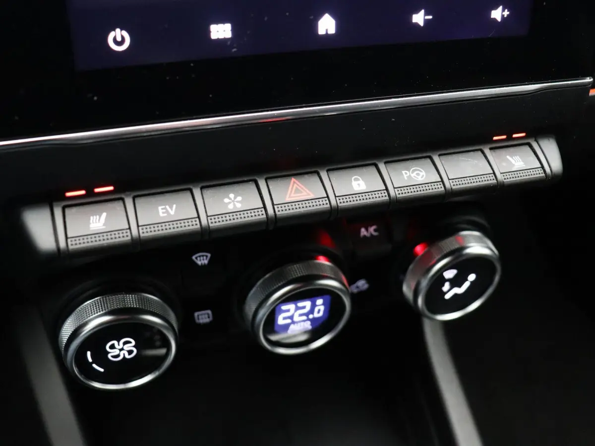 1.6 E-Tech Hybrid 145 R.S. Line | Stoel en stuur verwarming | Climate Control | Navigatie | Lederen bekleding | Elektrisch verstelbare stoel | Apple carplay/Andoid auto |