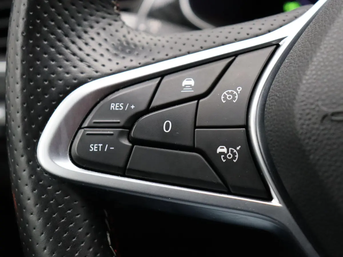 1.6 E-Tech Hybrid 145 R.S. Line | Stoel en stuur verwarming | Climate Control | Navigatie | Lederen bekleding | Elektrisch verstelbare stoel | Apple carplay/Andoid auto |