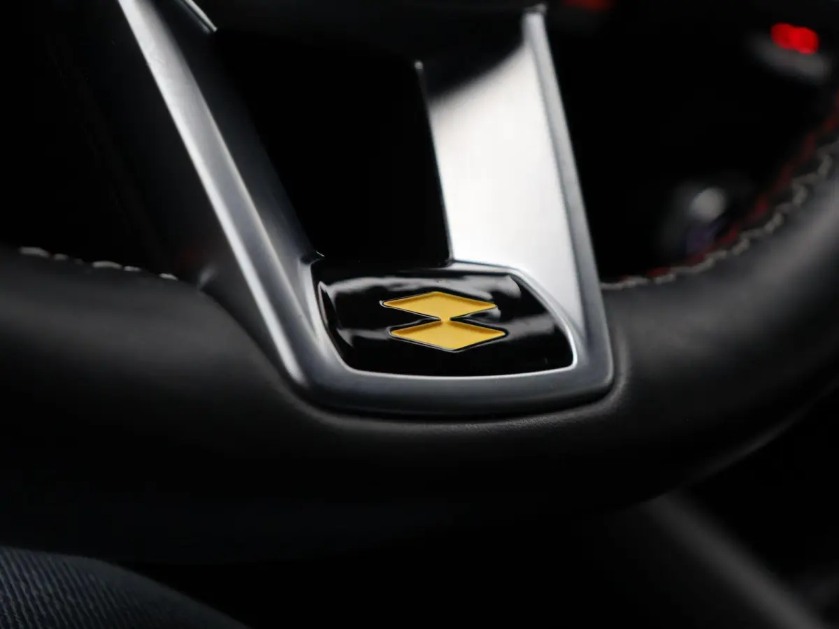 1.6 E-Tech Hybrid 145 R.S. Line | Stoel en stuur verwarming | Climate Control | Navigatie | Lederen bekleding | Elektrisch verstelbare stoel | Apple carplay/Andoid auto |