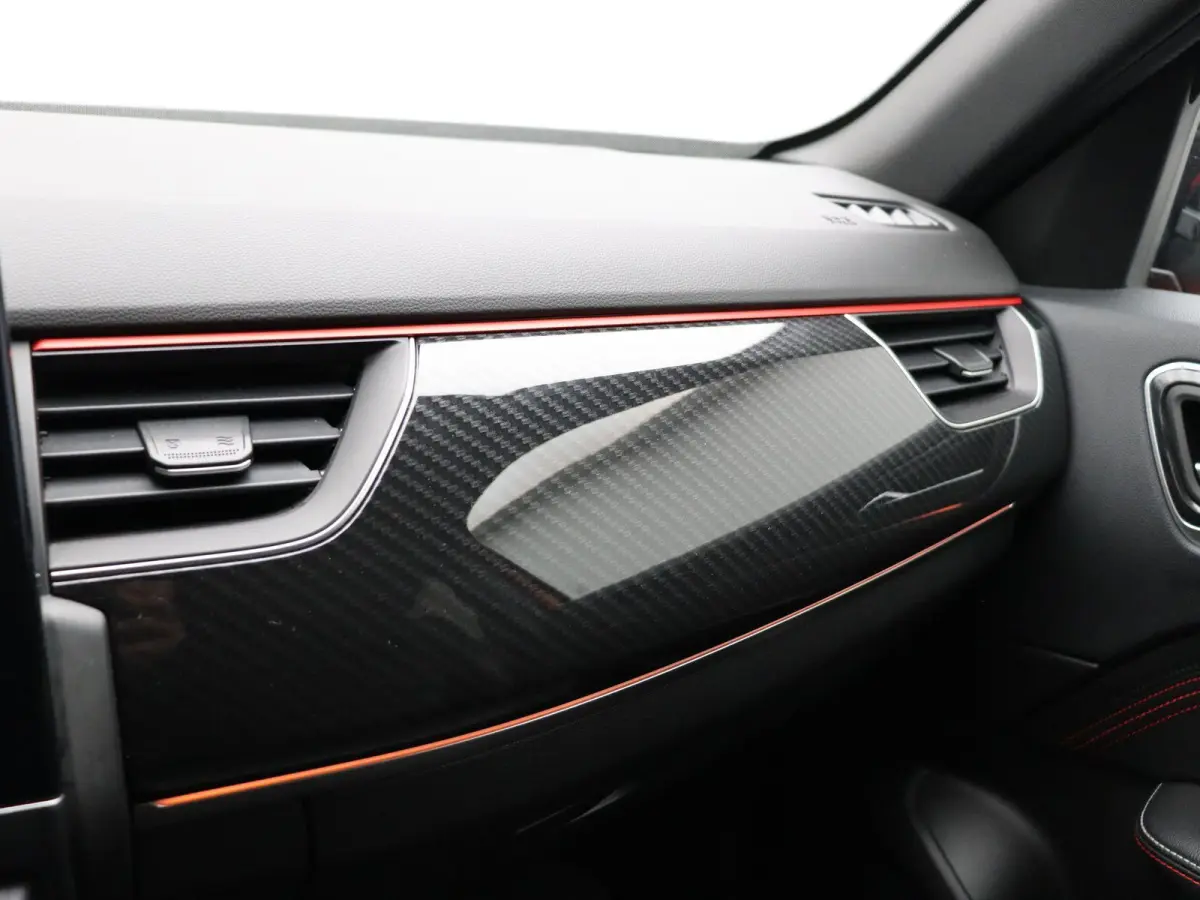 1.6 E-Tech Hybrid 145 R.S. Line | Stoel en stuur verwarming | Climate Control | Navigatie | Lederen bekleding | Elektrisch verstelbare stoel | Apple carplay/Andoid auto |