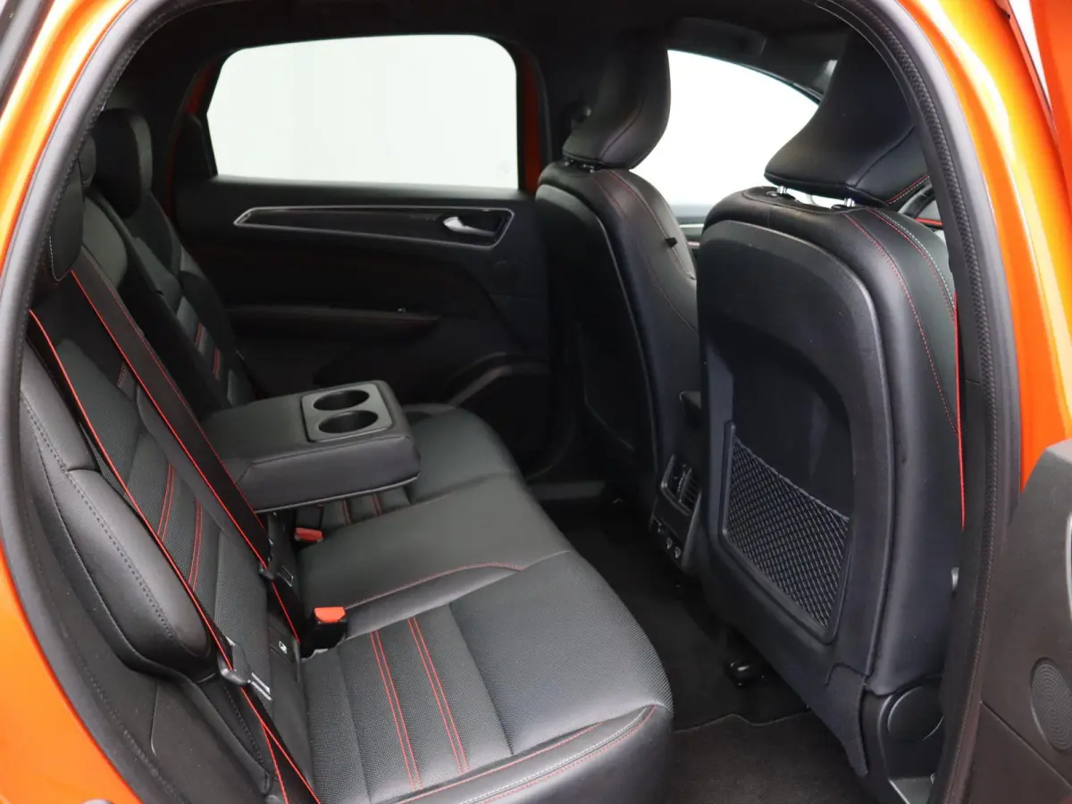 1.6 E-Tech Hybrid 145 R.S. Line | Stoel en stuur verwarming | Climate Control | Navigatie | Lederen bekleding | Elektrisch verstelbare stoel | Apple carplay/Andoid auto |