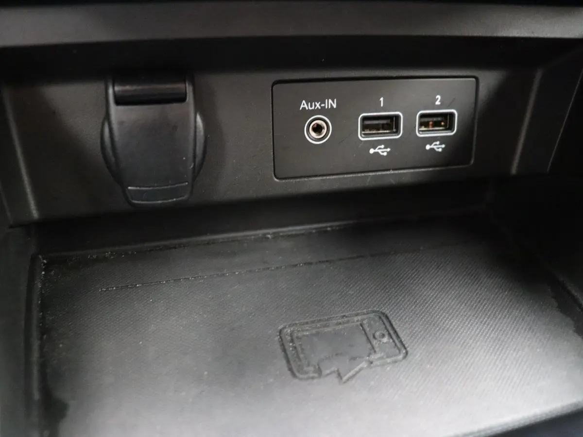 1.6 E-Tech Hybrid 145 R.S. Line | Stoel en stuur verwarming | Climate Control | Navigatie | Lederen bekleding | Elektrisch verstelbare stoel | Apple carplay/Andoid auto |