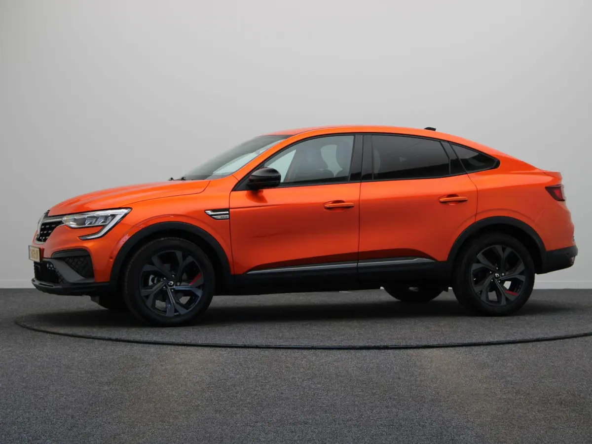 1.6 E-Tech Hybrid 145 R.S. Line | Stoel en stuur verwarming | Climate Control | Navigatie | Lederen bekleding | Elektrisch verstelbare stoel | Apple carplay/Andoid auto |