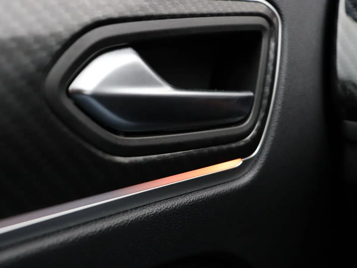 1.6 E-Tech Hybrid 145 R.S. Line | Stoel en stuur verwarming | Climate Control | Navigatie | Lederen bekleding | Elektrisch verstelbare stoel | Apple carplay/Andoid auto |