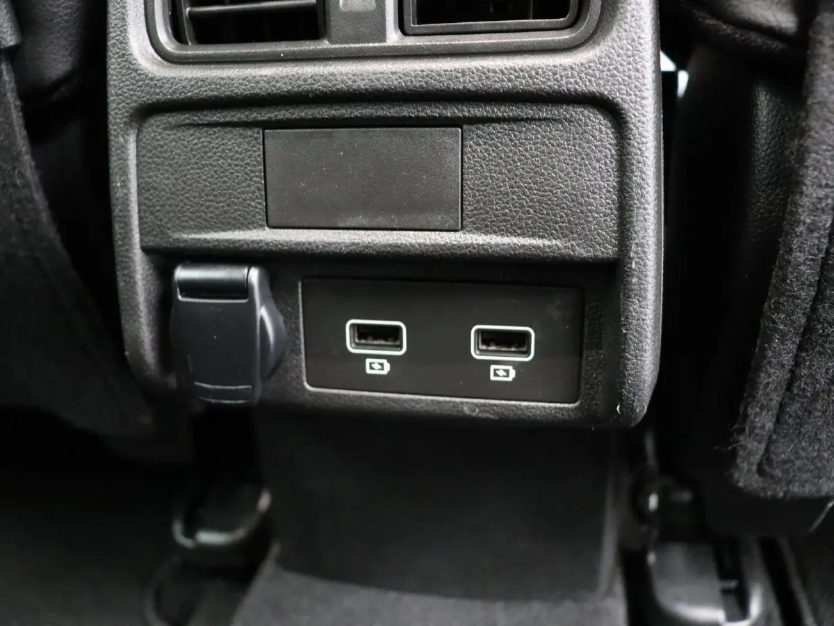1.6 E-Tech Hybrid 145 R.S. Line | Stoel en stuur verwarming | Climate Control | Navigatie | Lederen bekleding | Elektrisch verstelbare stoel | Apple carplay/Andoid auto |