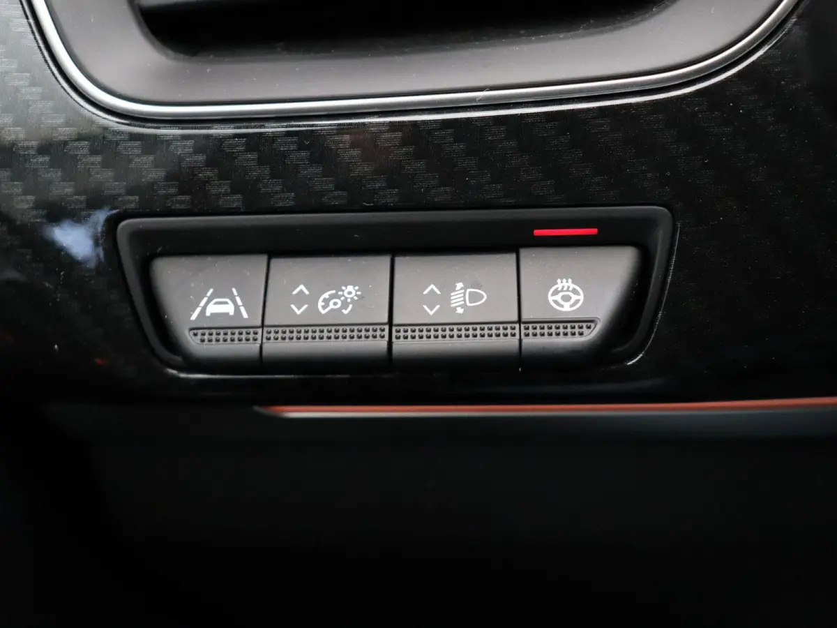 1.6 E-Tech Hybrid 145 R.S. Line | Stoel en stuur verwarming | Climate Control | Navigatie | Lederen bekleding | Elektrisch verstelbare stoel | Apple carplay/Andoid auto |