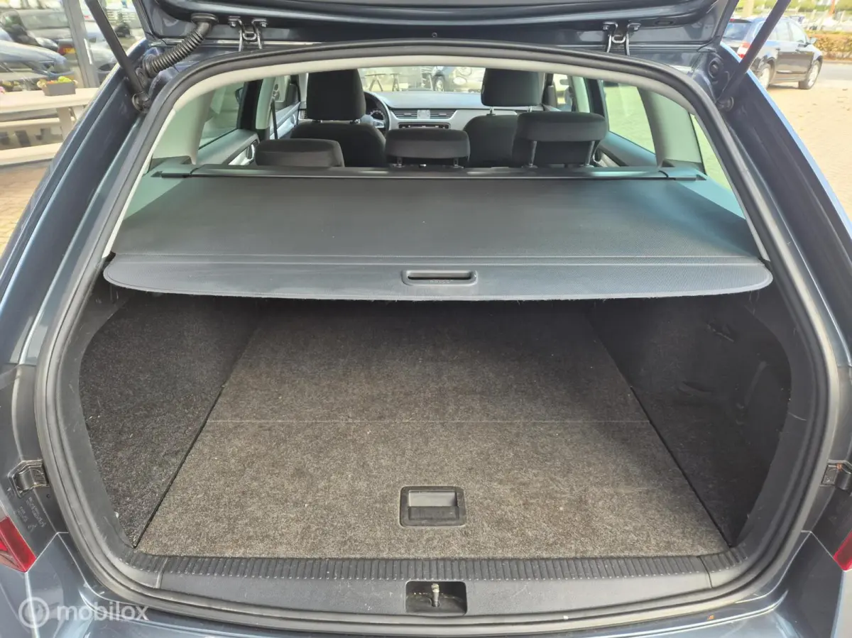 1.4 1E EIGENAAR APPLE CARPLAY 17" LED