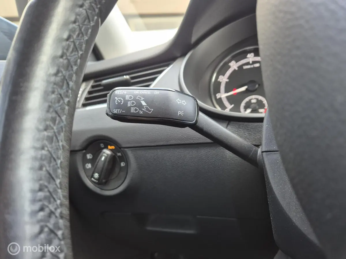 1.4 1E EIGENAAR APPLE CARPLAY 17" LED