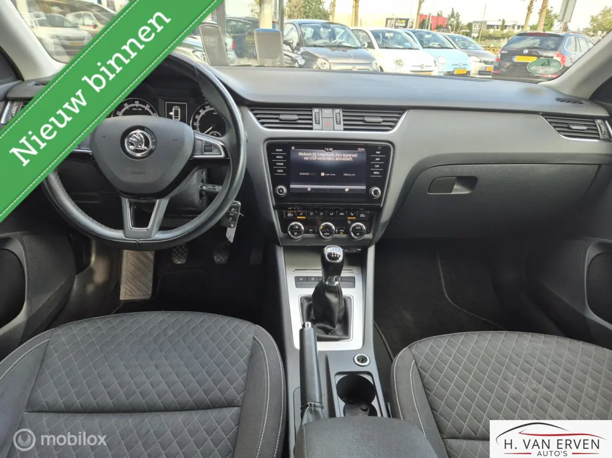1.4 1E EIGENAAR APPLE CARPLAY 17" LED