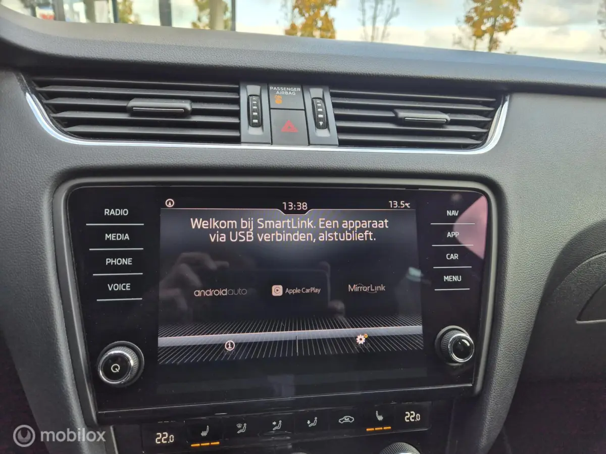 1.4 1E EIGENAAR APPLE CARPLAY 17" LED