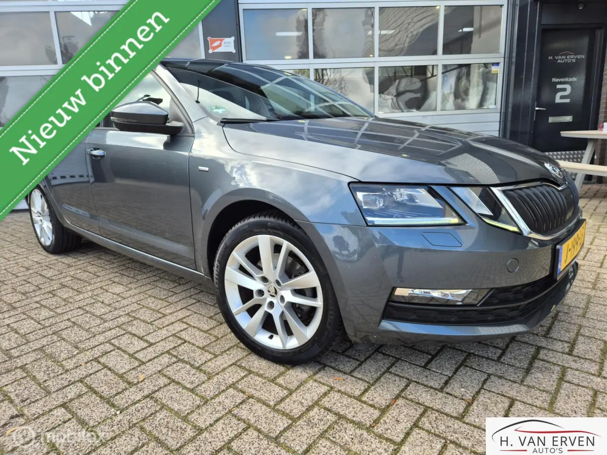 1.4 1E EIGENAAR APPLE CARPLAY 17" LED