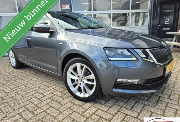 1.4 1E EIGENAAR APPLE CARPLAY 17" LED