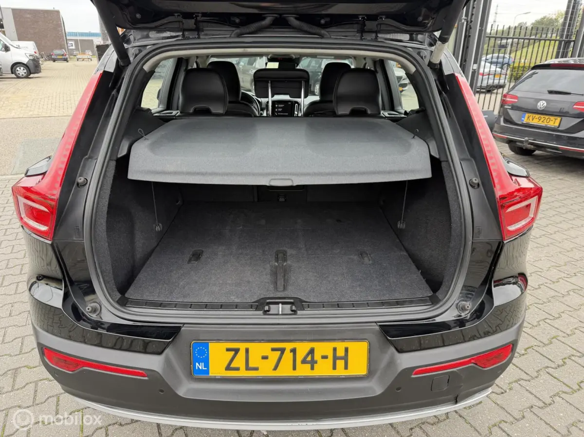2.0 D3 AWD Momentum automaat leer