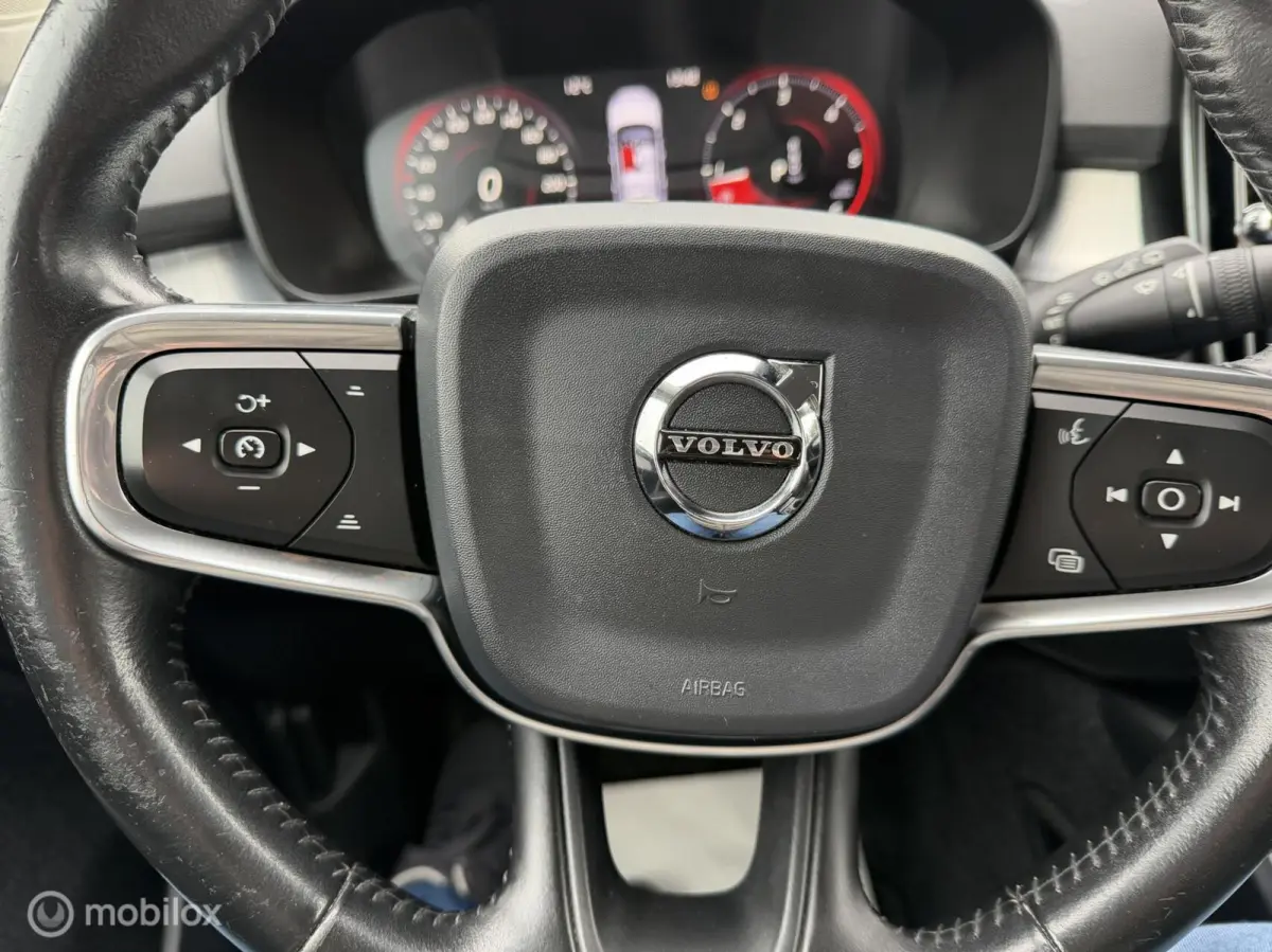 2.0 D3 AWD Momentum automaat leer