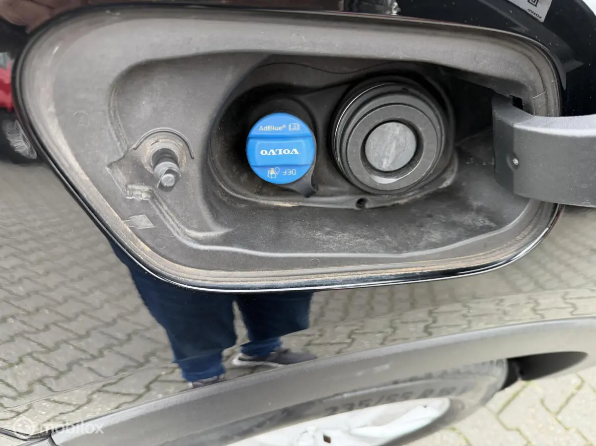 2.0 D3 AWD Momentum automaat leer
