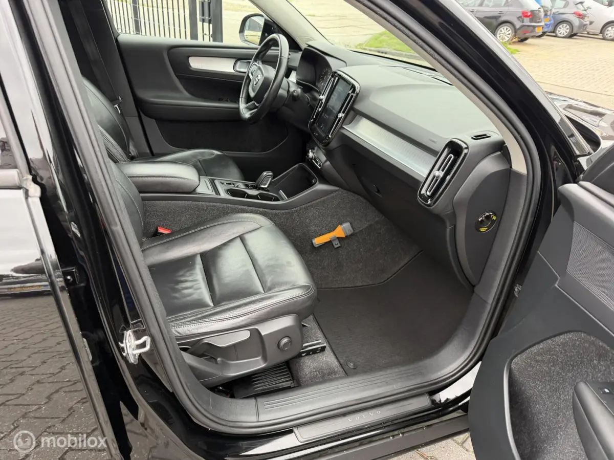 2.0 D3 AWD Momentum automaat leer