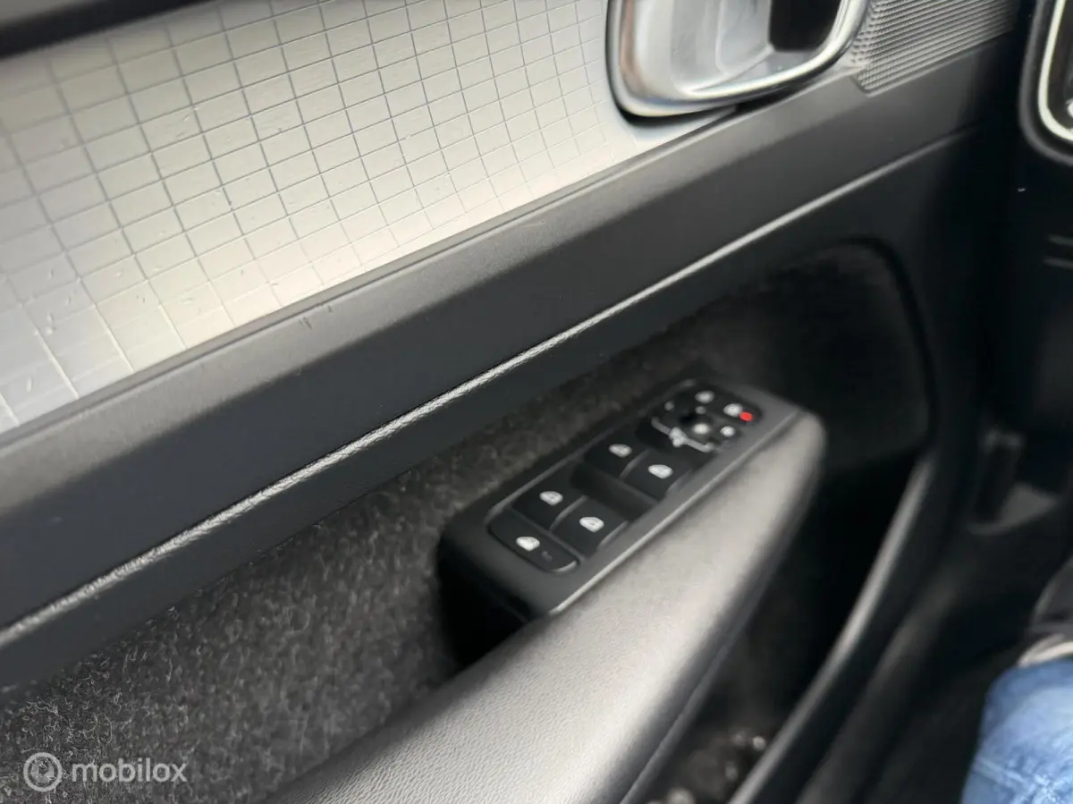 2.0 D3 AWD Momentum automaat leer