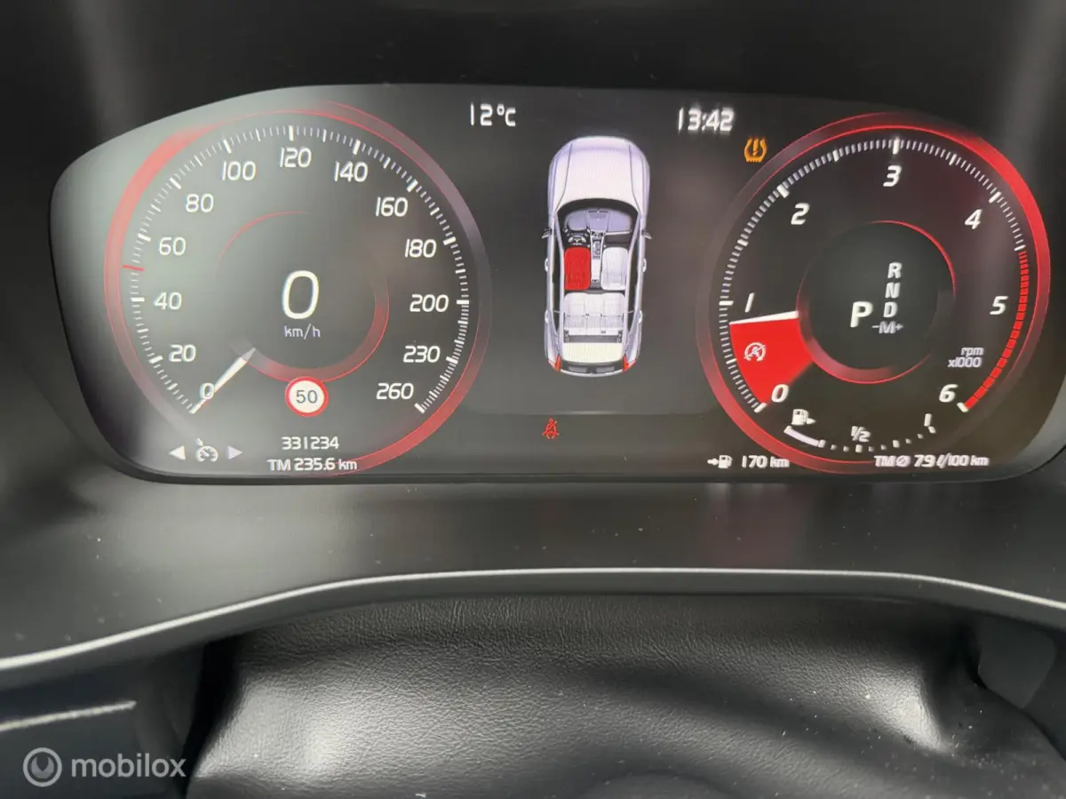2.0 D3 AWD Momentum automaat leer