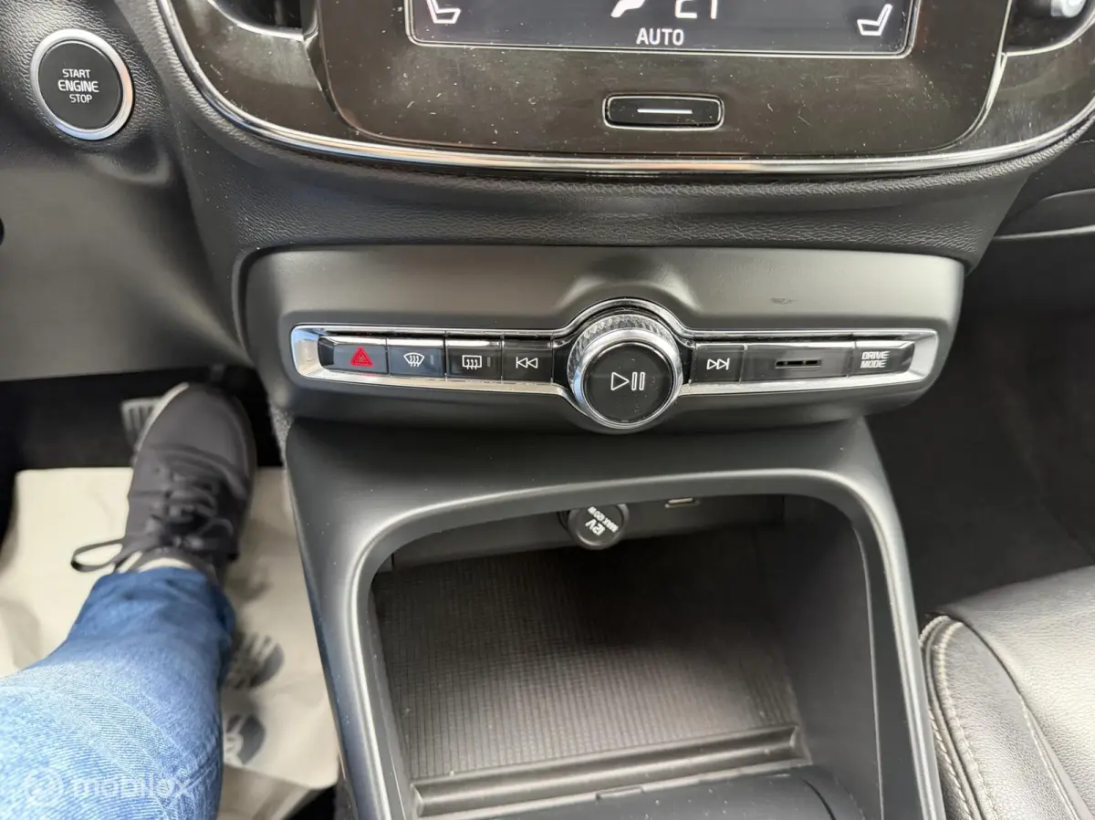 2.0 D3 AWD Momentum automaat leer
