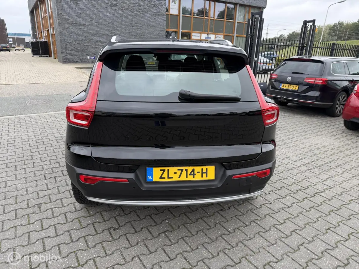 2.0 D3 AWD Momentum automaat leer