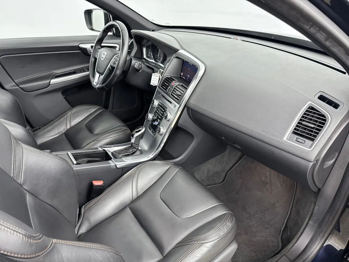 T5 Polar+ | 18" | Elektr. verstelbare Lederen Sportstoelen | Trekhaak | Panoramadak | Parkeercamera | Xenon | Stoelverwarming | Parkeerverwarming