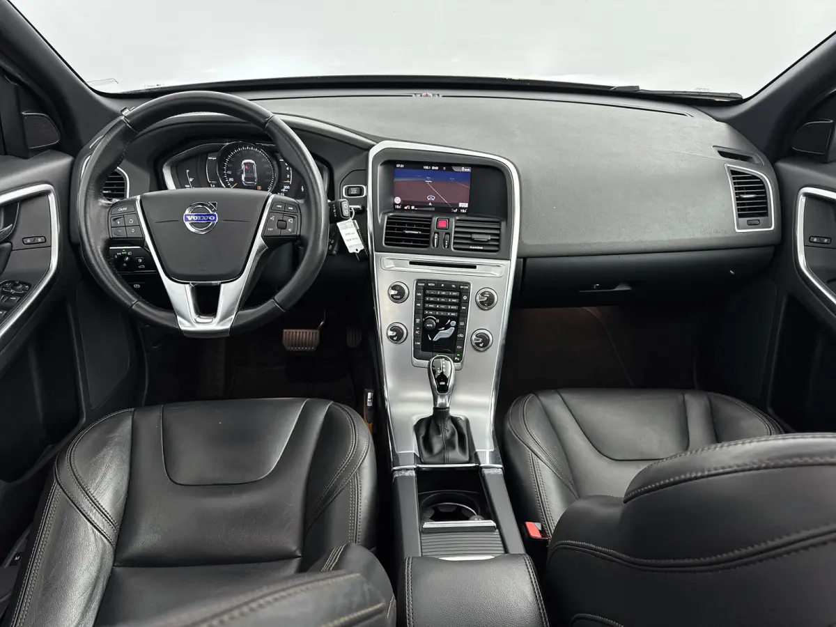 T5 Polar+ | 18" | Elektr. verstelbare Lederen Sportstoelen | Trekhaak | Panoramadak | Parkeercamera | Xenon | Stoelverwarming | Parkeerverwarming