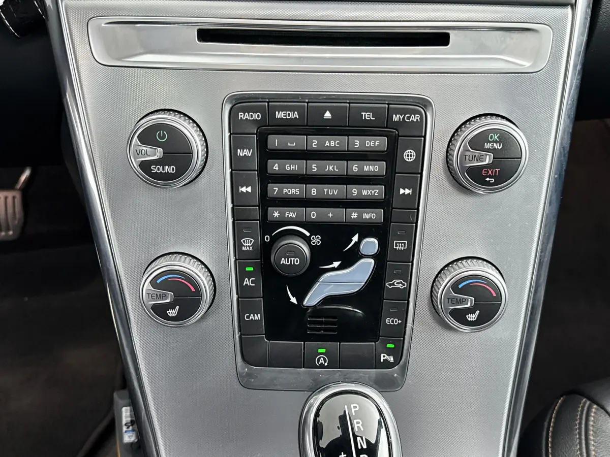 T5 Polar+ | 18" | Elektr. verstelbare Lederen Sportstoelen | Trekhaak | Panoramadak | Parkeercamera | Xenon | Stoelverwarming | Parkeerverwarming