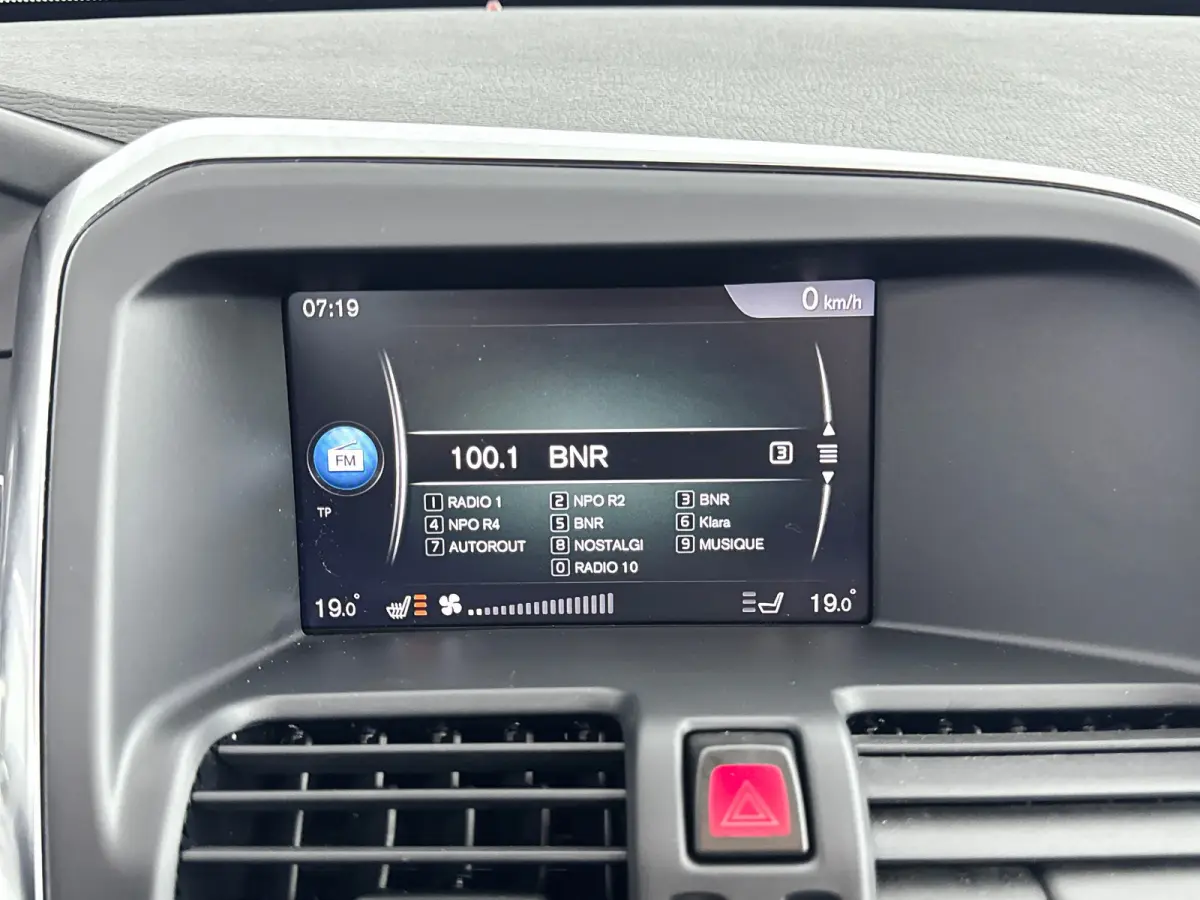 T5 Polar+ | 18" | Elektr. verstelbare Lederen Sportstoelen | Trekhaak | Panoramadak | Parkeercamera | Xenon | Stoelverwarming | Parkeerverwarming