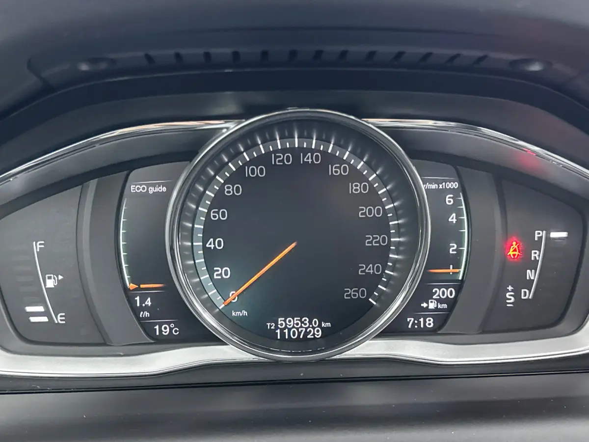 T5 Polar+ | 18" | Elektr. verstelbare Lederen Sportstoelen | Trekhaak | Panoramadak | Parkeercamera | Xenon | Stoelverwarming | Parkeerverwarming