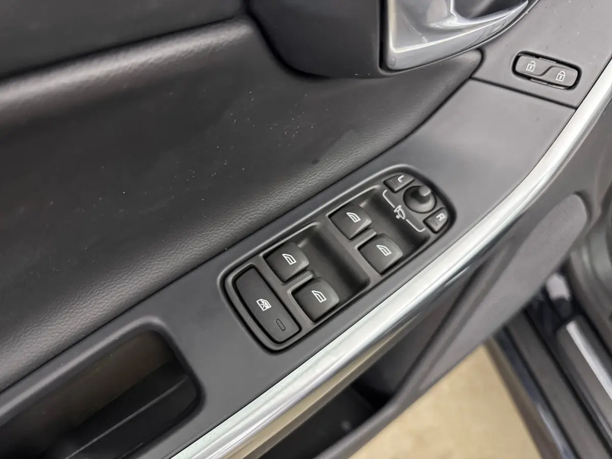 T5 Polar+ | 18" | Elektr. verstelbare Lederen Sportstoelen | Trekhaak | Panoramadak | Parkeercamera | Xenon | Stoelverwarming | Parkeerverwarming