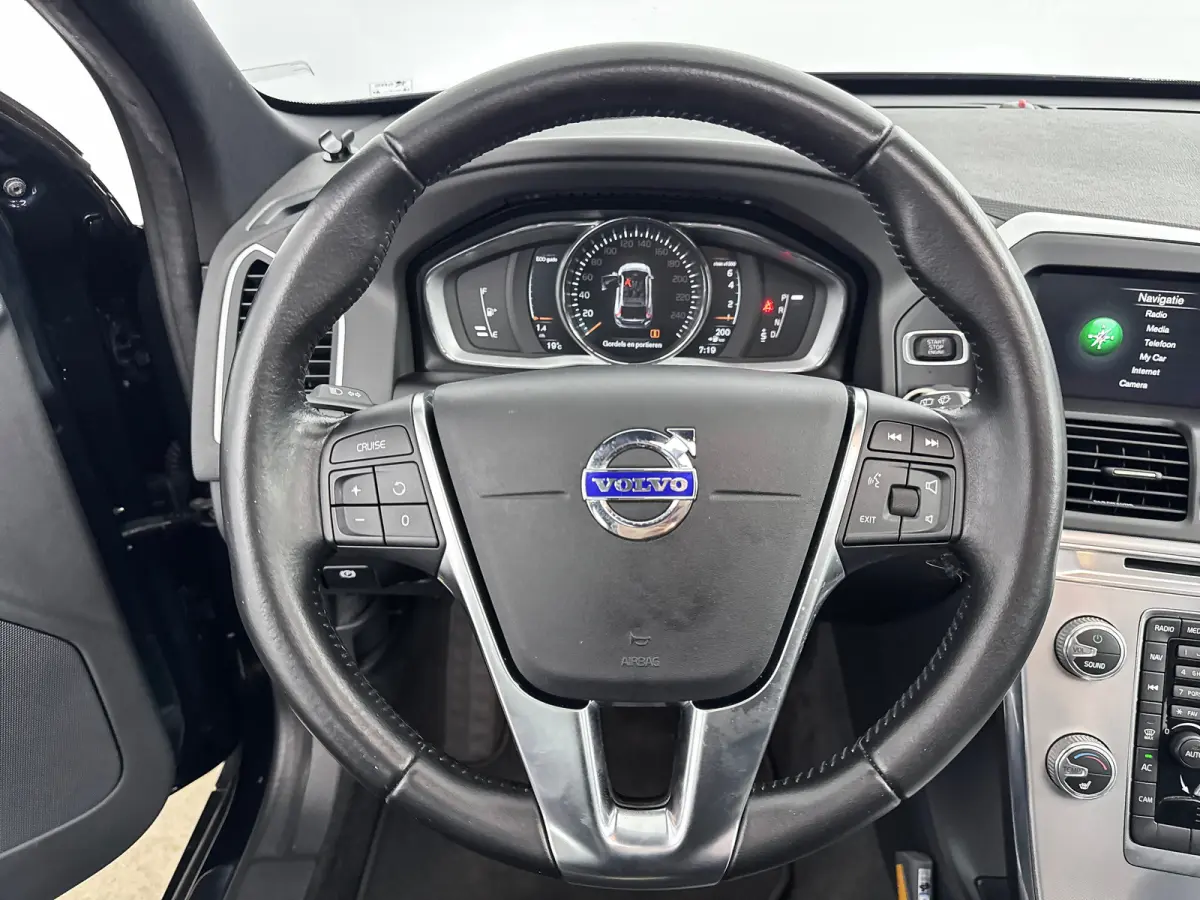 T5 Polar+ | 18" | Elektr. verstelbare Lederen Sportstoelen | Trekhaak | Panoramadak | Parkeercamera | Xenon | Stoelverwarming | Parkeerverwarming