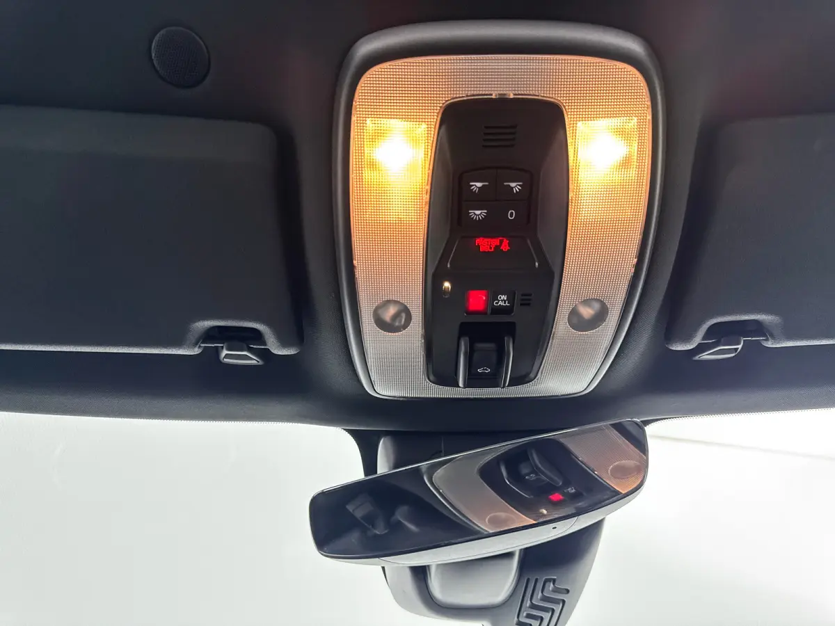T5 Polar+ | 18" | Elektr. verstelbare Lederen Sportstoelen | Trekhaak | Panoramadak | Parkeercamera | Xenon | Stoelverwarming | Parkeerverwarming