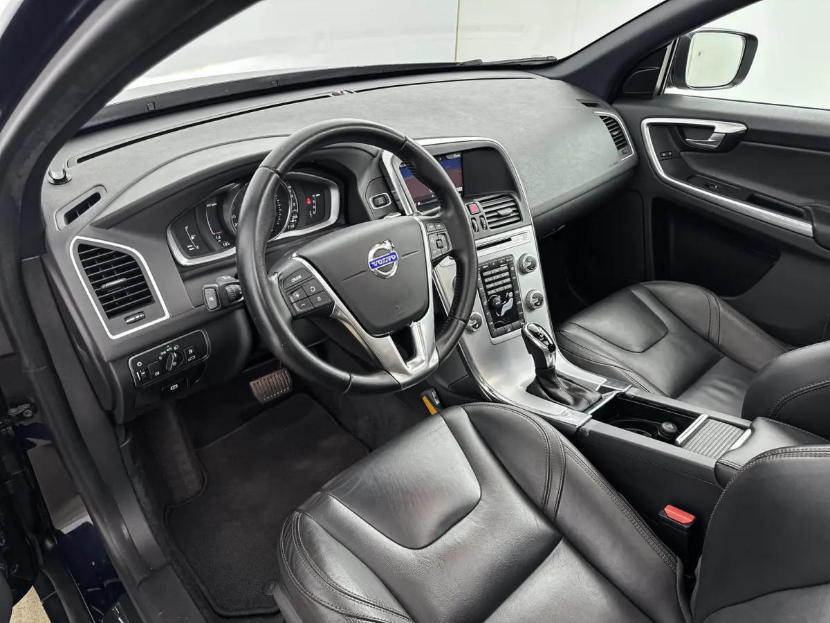 T5 Polar+ | 18" | Elektr. verstelbare Lederen Sportstoelen | Trekhaak | Panoramadak | Parkeercamera | Xenon | Stoelverwarming | Parkeerverwarming