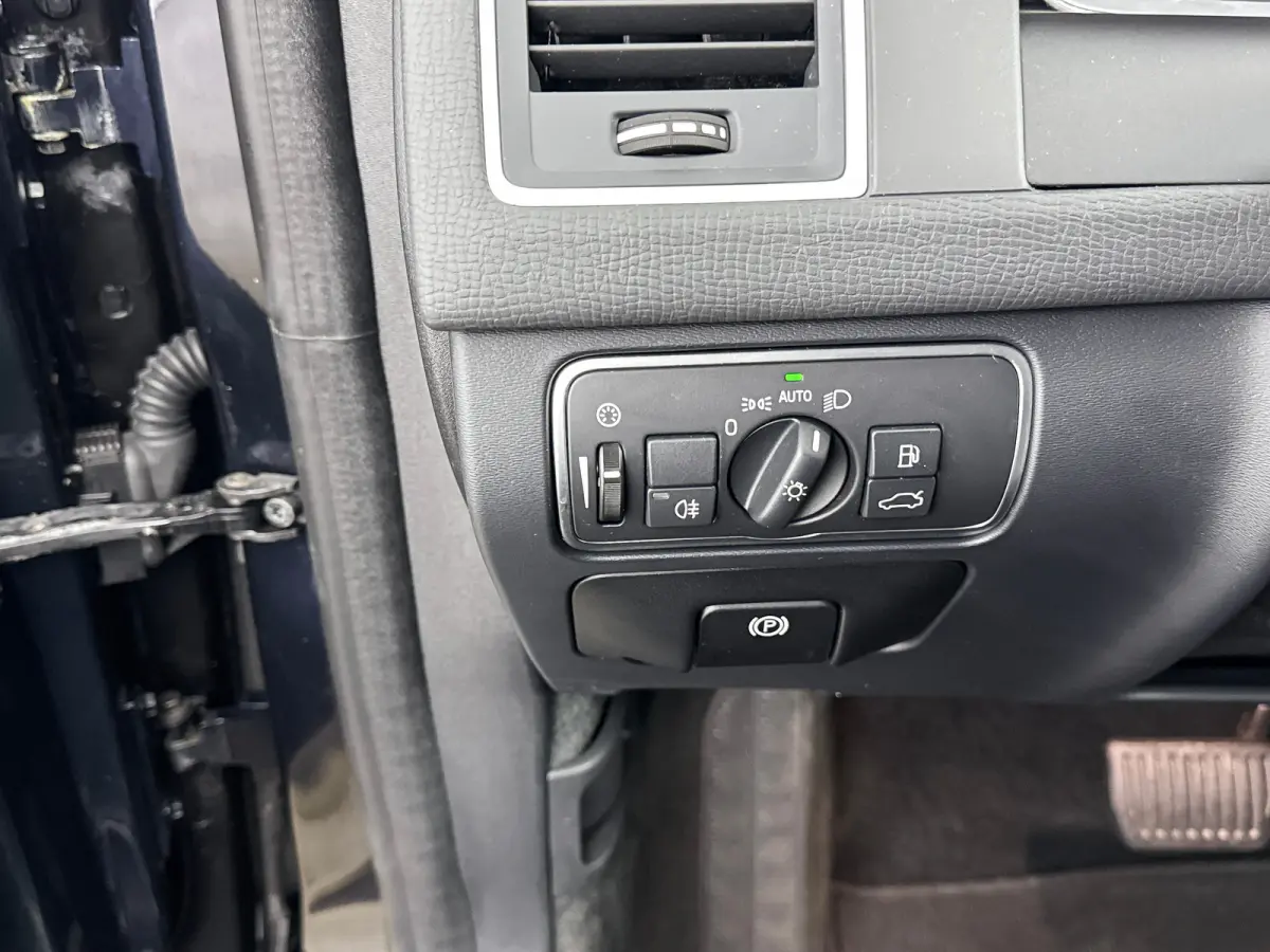 T5 Polar+ | 18" | Elektr. verstelbare Lederen Sportstoelen | Trekhaak | Panoramadak | Parkeercamera | Xenon | Stoelverwarming | Parkeerverwarming