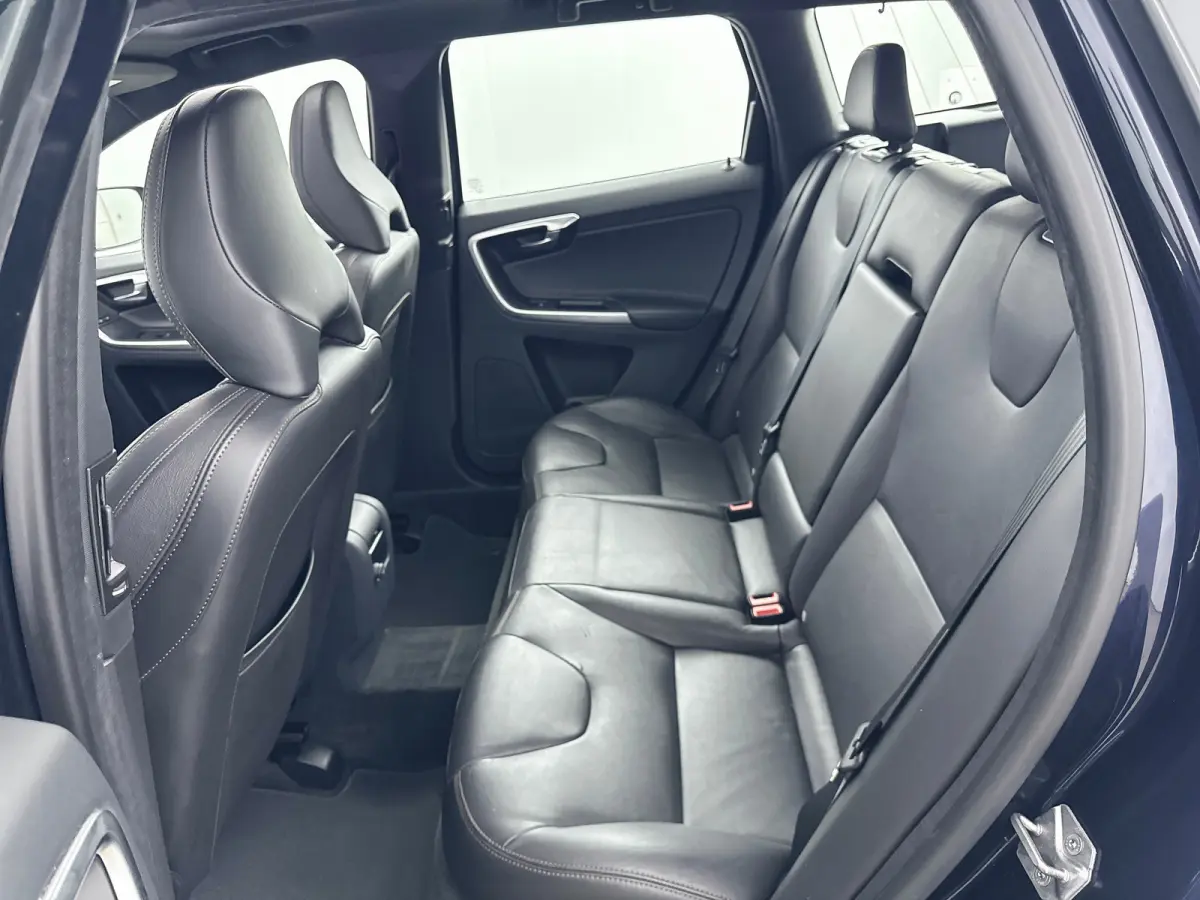 T5 Polar+ | 18" | Elektr. verstelbare Lederen Sportstoelen | Trekhaak | Panoramadak | Parkeercamera | Xenon | Stoelverwarming | Parkeerverwarming