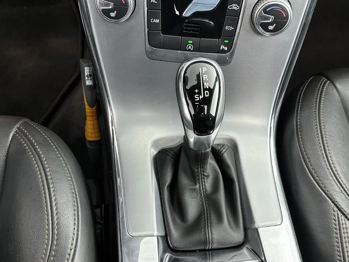 T5 Polar+ | 18" | Elektr. verstelbare Lederen Sportstoelen | Trekhaak | Panoramadak | Parkeercamera | Xenon | Stoelverwarming | Parkeerverwarming