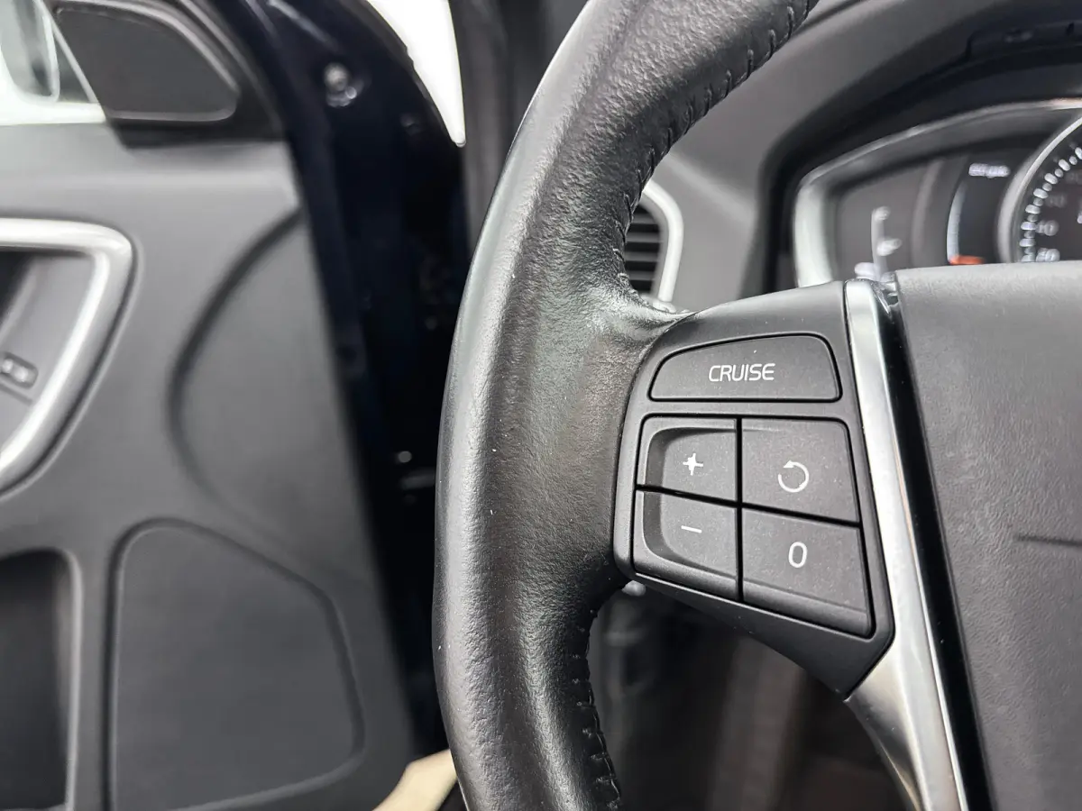 T5 Polar+ | 18" | Elektr. verstelbare Lederen Sportstoelen | Trekhaak | Panoramadak | Parkeercamera | Xenon | Stoelverwarming | Parkeerverwarming
