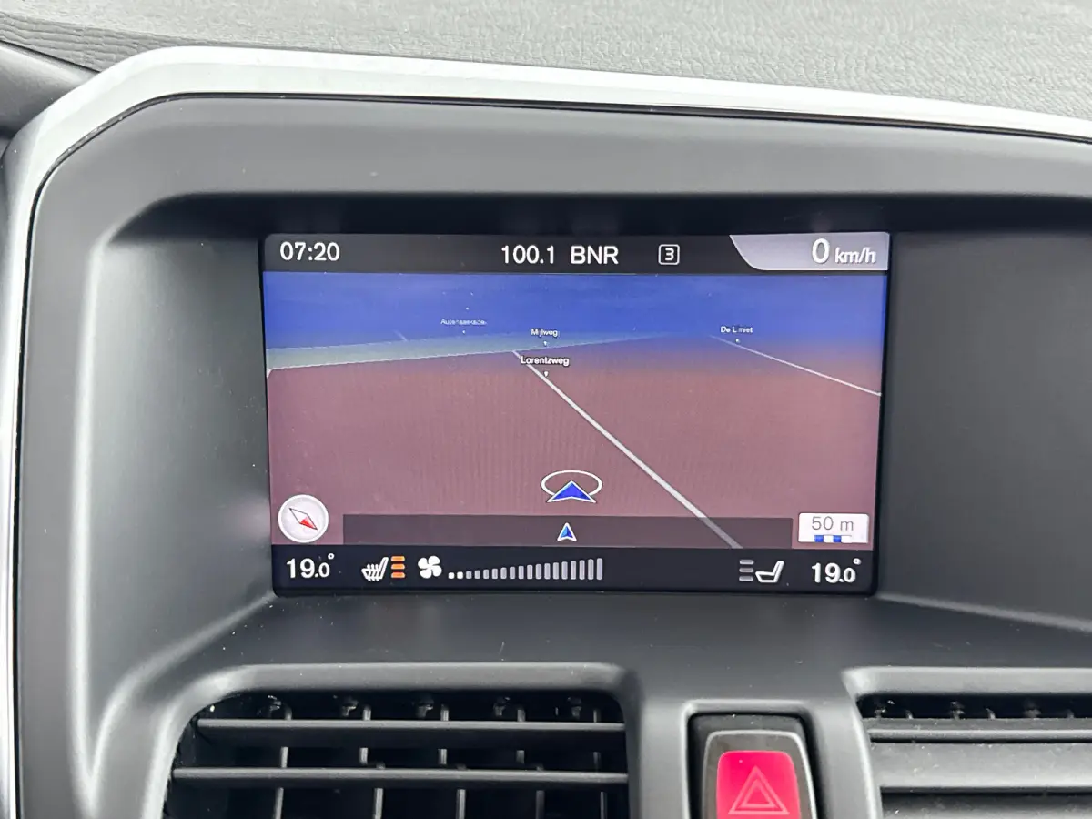 T5 Polar+ | 18" | Elektr. verstelbare Lederen Sportstoelen | Trekhaak | Panoramadak | Parkeercamera | Xenon | Stoelverwarming | Parkeerverwarming