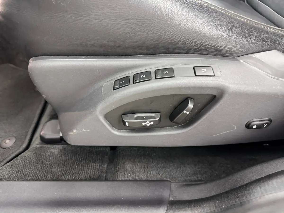 T5 Polar+ | 18" | Elektr. verstelbare Lederen Sportstoelen | Trekhaak | Panoramadak | Parkeercamera | Xenon | Stoelverwarming | Parkeerverwarming