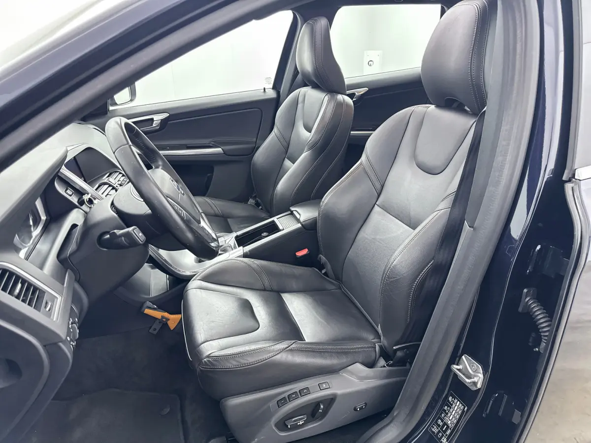 T5 Polar+ | 18" | Elektr. verstelbare Lederen Sportstoelen | Trekhaak | Panoramadak | Parkeercamera | Xenon | Stoelverwarming | Parkeerverwarming