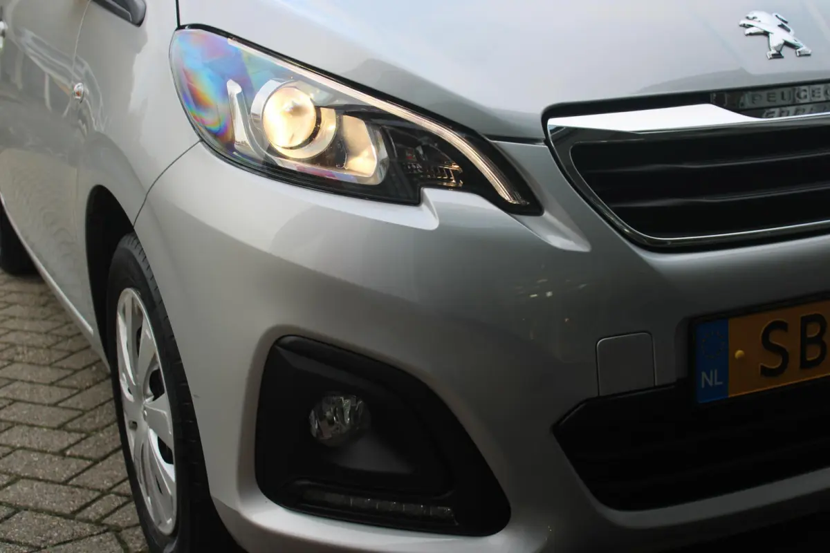 1.0 e-VTi ACTIVE AUTOMAAT ZEER LAGE KILOMETERSTAND | MISTLAMPEN VOOR | LED DAGRIJVERLICHTING | PARKEERSENSOREN ACHTER | AIRCO | MULTIFUNCTIONEEL LEDEREN STUURWIEL | BLUETOOTH | CENTRALE VERG