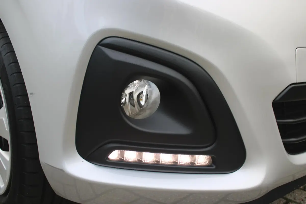 1.0 e-VTi ACTIVE AUTOMAAT ZEER LAGE KILOMETERSTAND | MISTLAMPEN VOOR | LED DAGRIJVERLICHTING | PARKEERSENSOREN ACHTER | AIRCO | MULTIFUNCTIONEEL LEDEREN STUURWIEL | BLUETOOTH | CENTRALE VERG