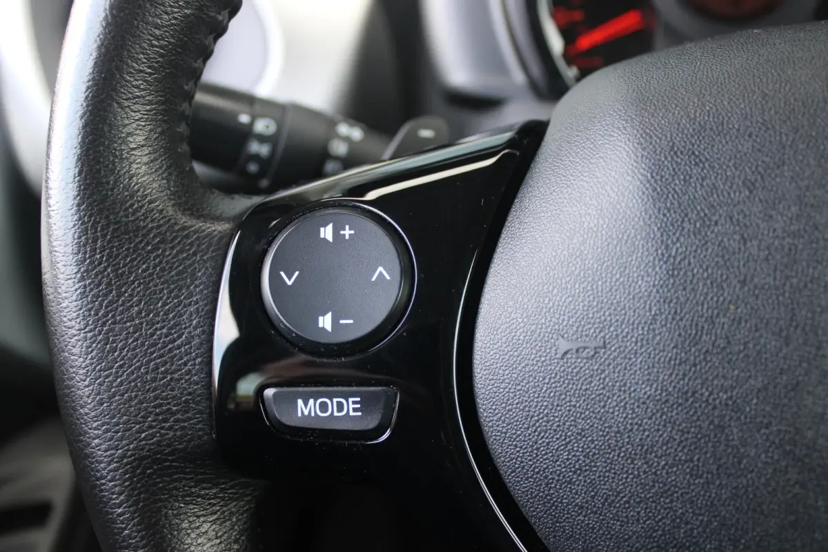 1.0 e-VTi ACTIVE AUTOMAAT ZEER LAGE KILOMETERSTAND | MISTLAMPEN VOOR | LED DAGRIJVERLICHTING | PARKEERSENSOREN ACHTER | AIRCO | MULTIFUNCTIONEEL LEDEREN STUURWIEL | BLUETOOTH | CENTRALE VERG