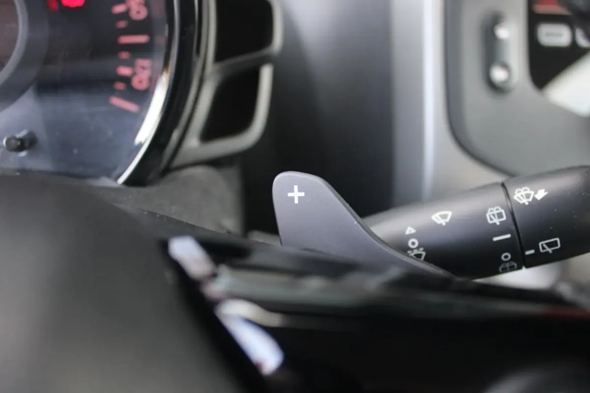 1.0 e-VTi ACTIVE AUTOMAAT ZEER LAGE KILOMETERSTAND | MISTLAMPEN VOOR | LED DAGRIJVERLICHTING | PARKEERSENSOREN ACHTER | AIRCO | MULTIFUNCTIONEEL LEDEREN STUURWIEL | BLUETOOTH | CENTRALE VERG