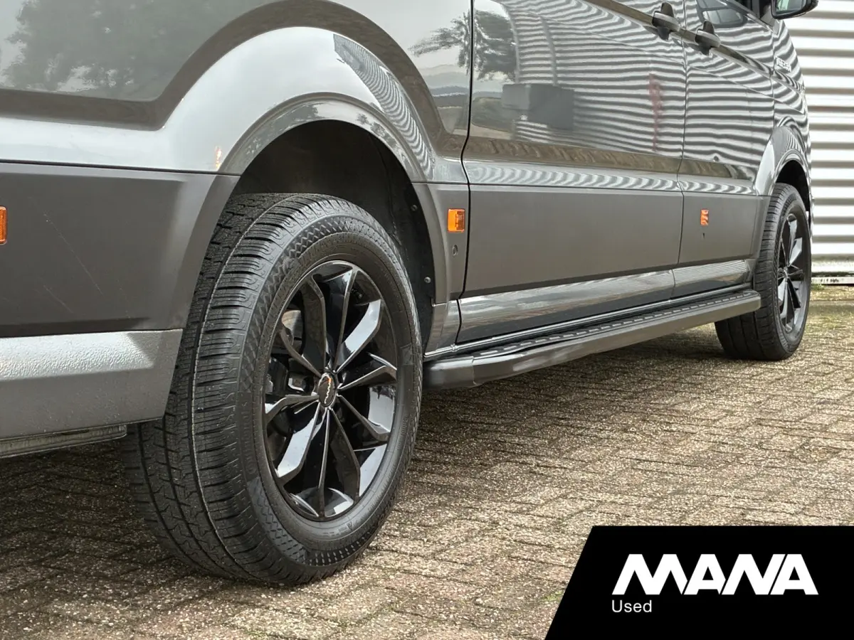 35 3.180 L3H3 • Indium Grey • Black Styling Package