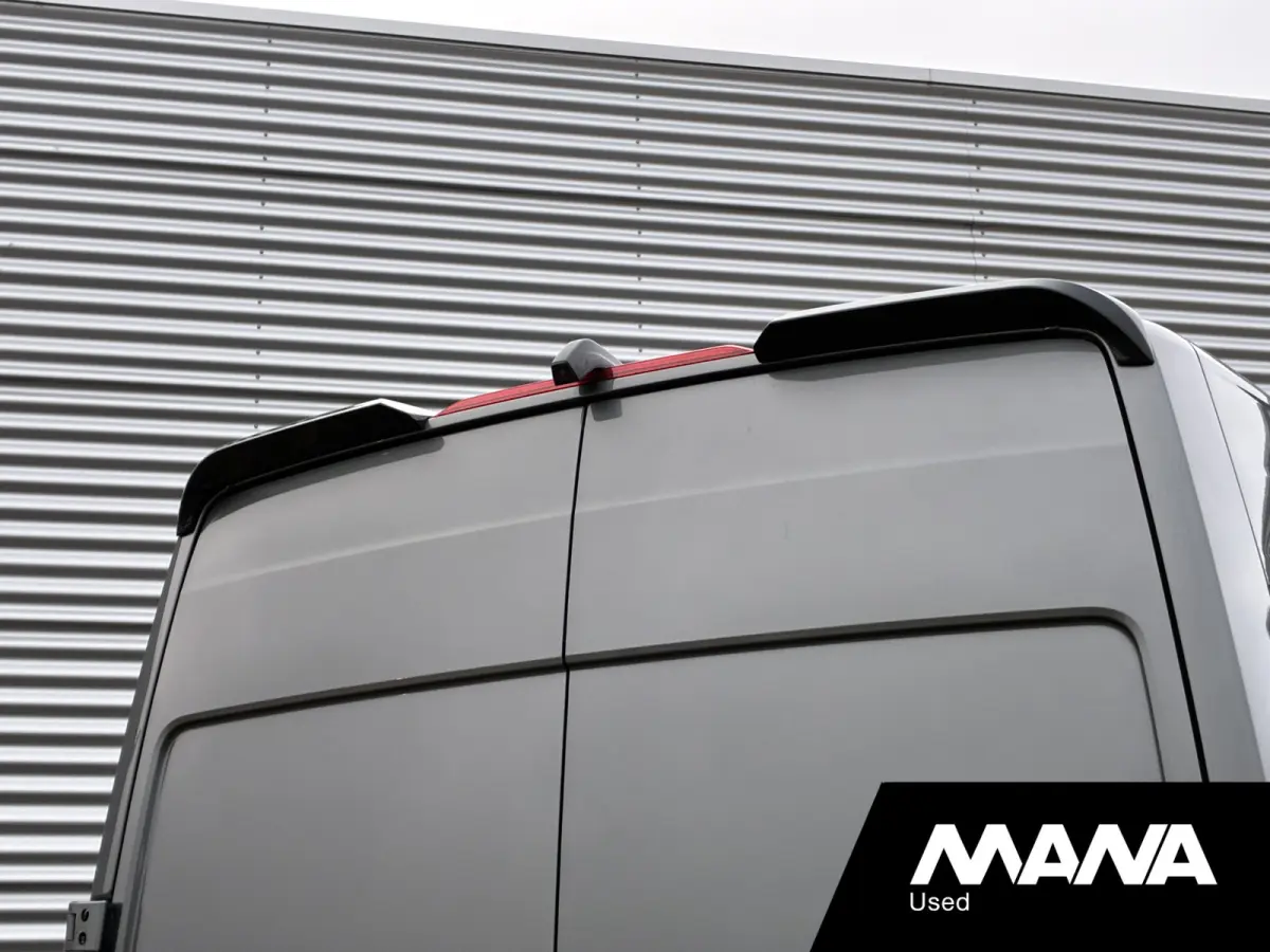 35 3.180 L3H3 • Indium Grey • Black Styling Package