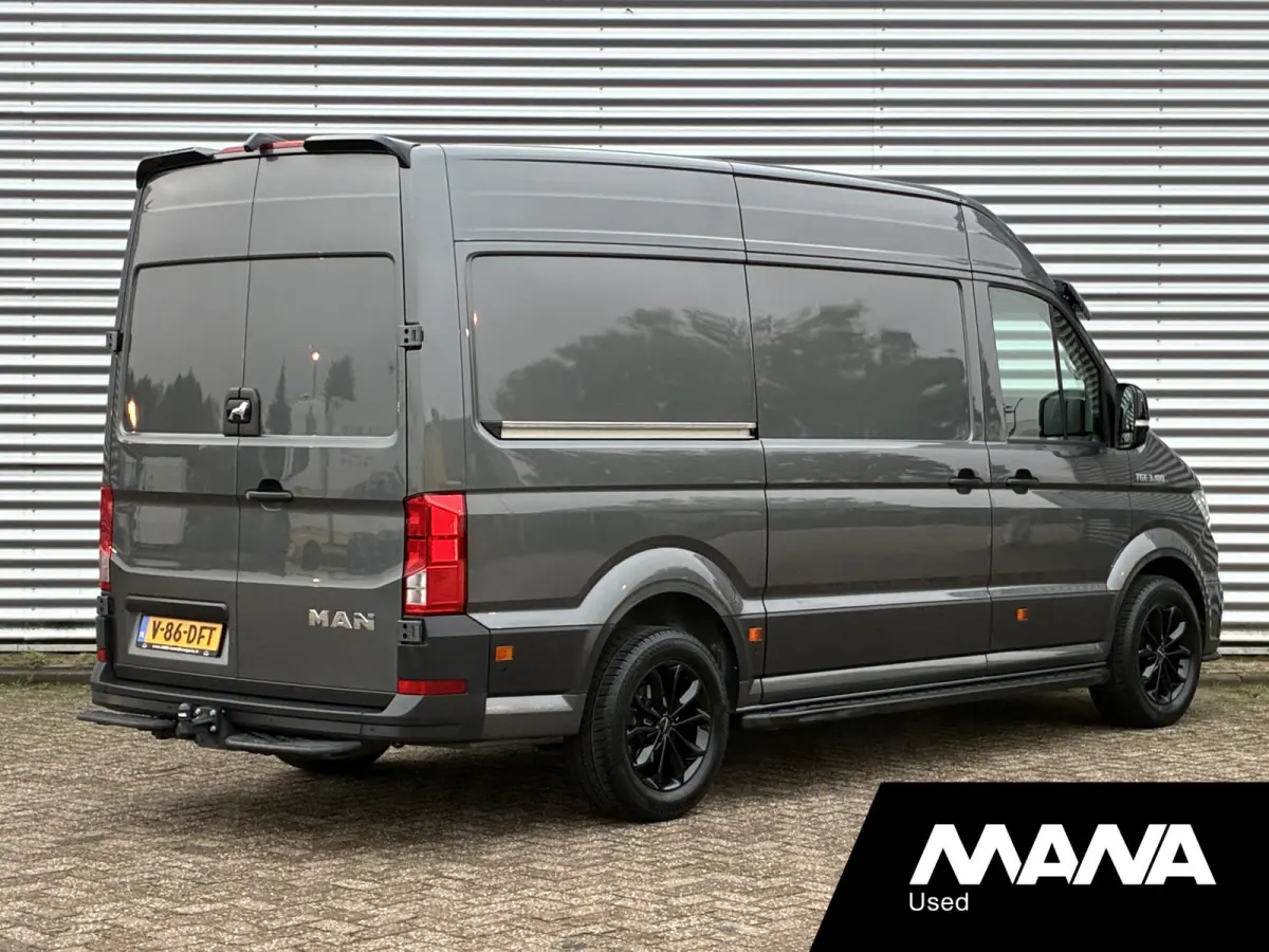 35 3.180 L3H3 • Indium Grey • Black Styling Package