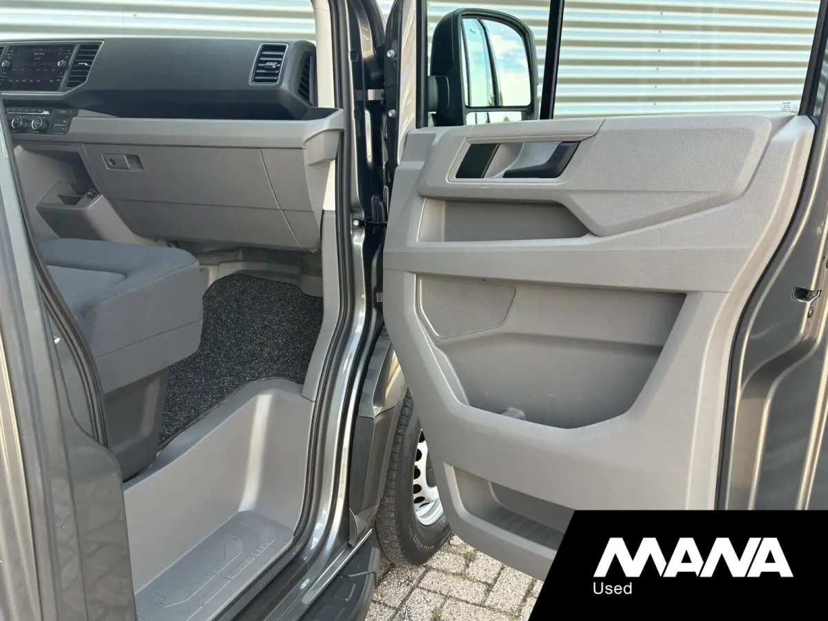 35 3.180 L3H3 • Indium Grey • Black Styling Package