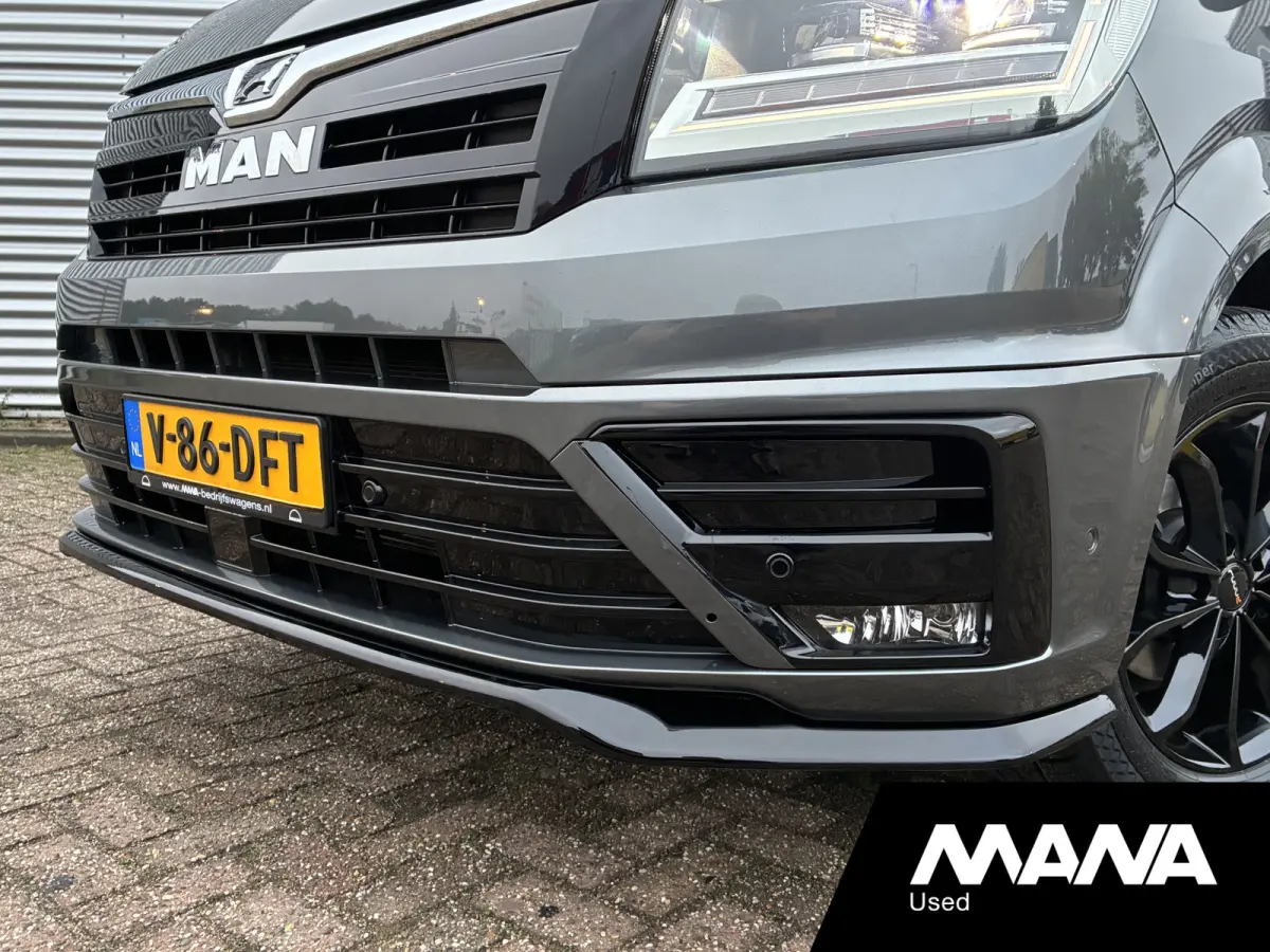 35 3.180 L3H3 • Indium Grey • Black Styling Package