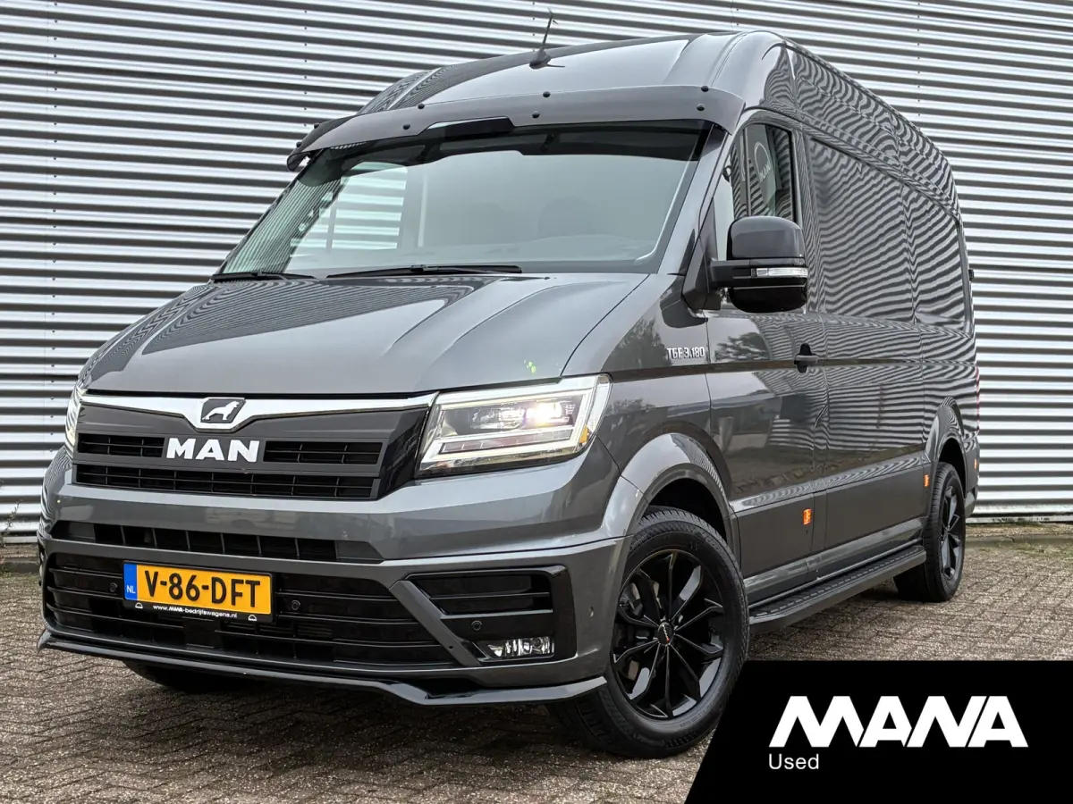 35 3.180 L3H3 • Indium Grey • Black Styling Package